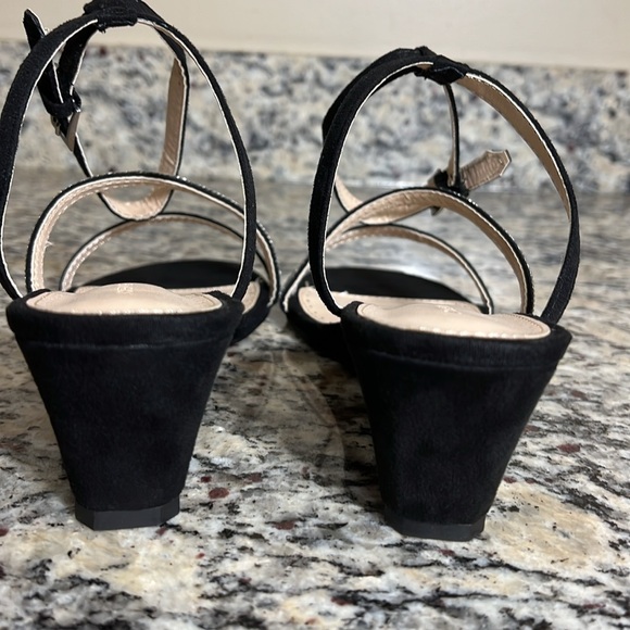 Adrienne Vittadini Formal Wedges - Picture 6 of 11